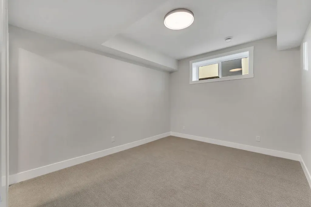 28 Spring Creek Point SW Calgary AB T3H 6E2