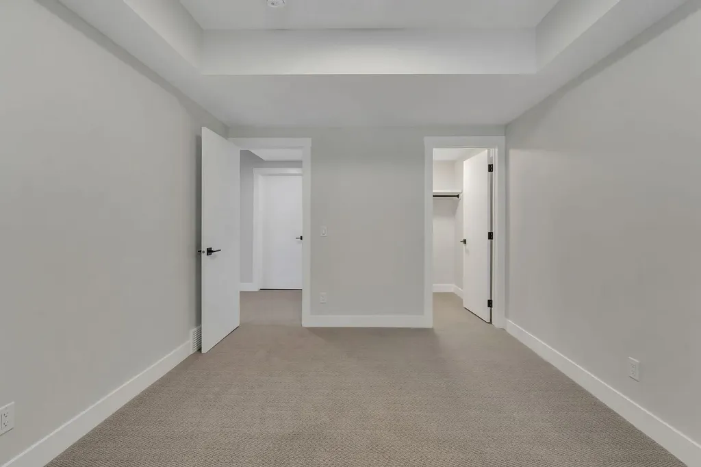 28 Spring Creek Point SW Calgary AB T3H 6E2