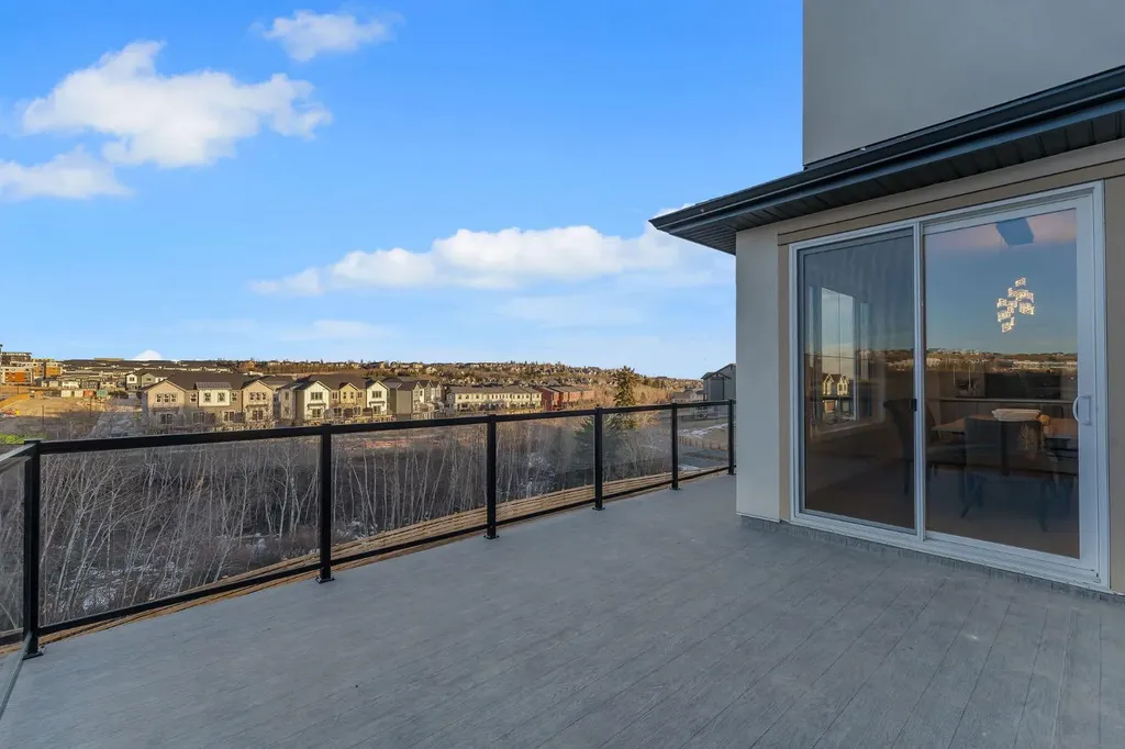 28 Spring Creek Point SW Calgary AB T3H 6E2