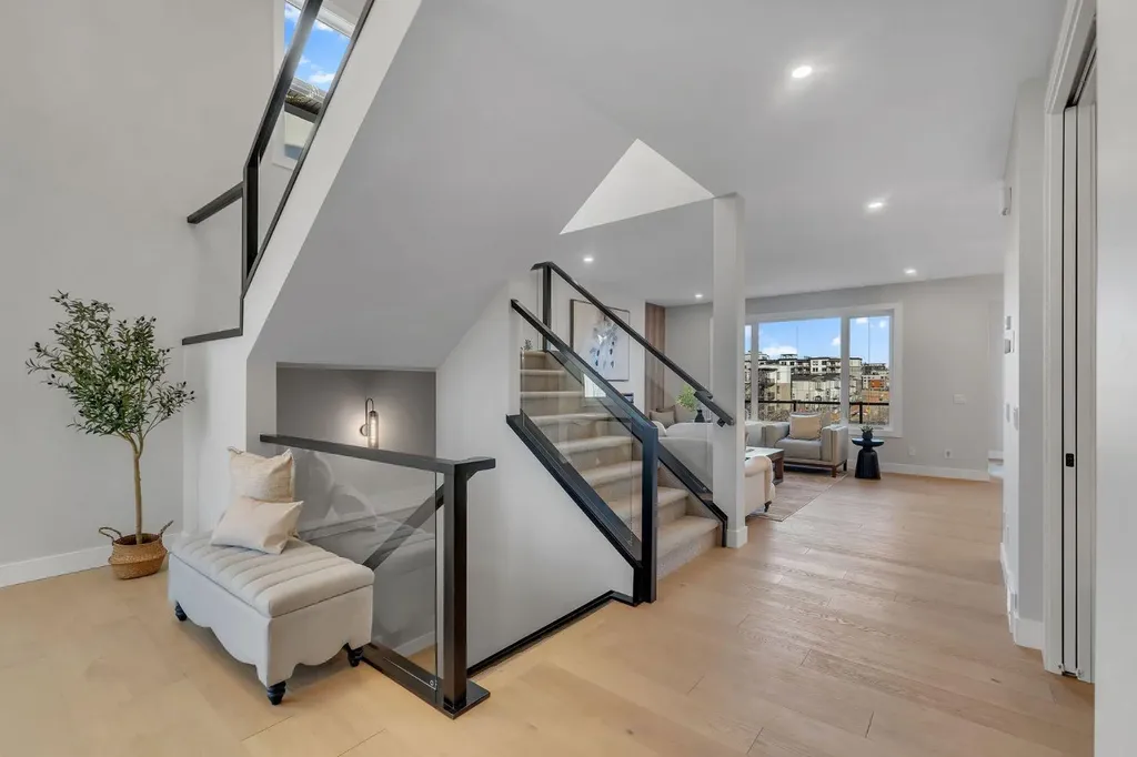 28 Spring Creek Point SW Calgary AB T3H 6E2