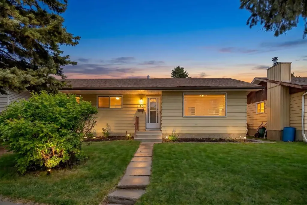 116 Dovercrest Way SE Calgary AB T2B 2L9