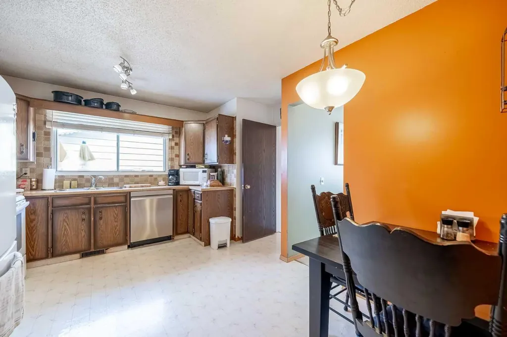 116 Dovercrest Way SE Calgary AB T2B 2L9