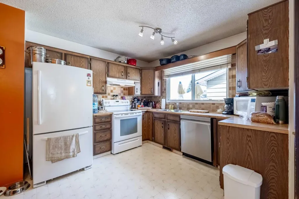 116 Dovercrest Way SE Calgary AB T2B 2L9
