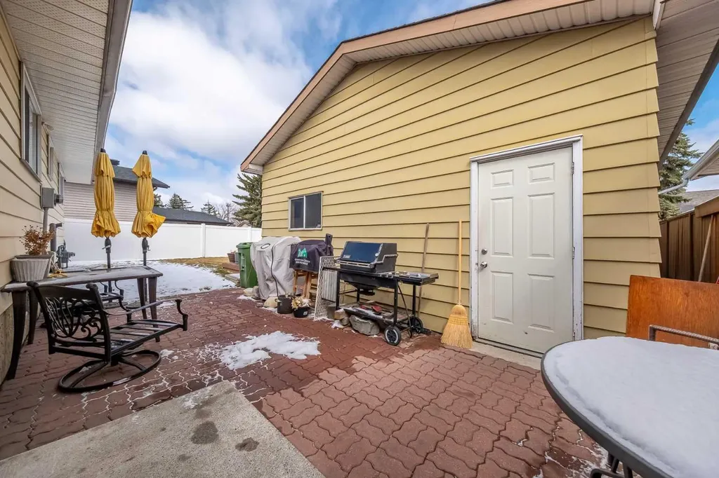 116 Dovercrest Way SE Calgary AB T2B 2L9