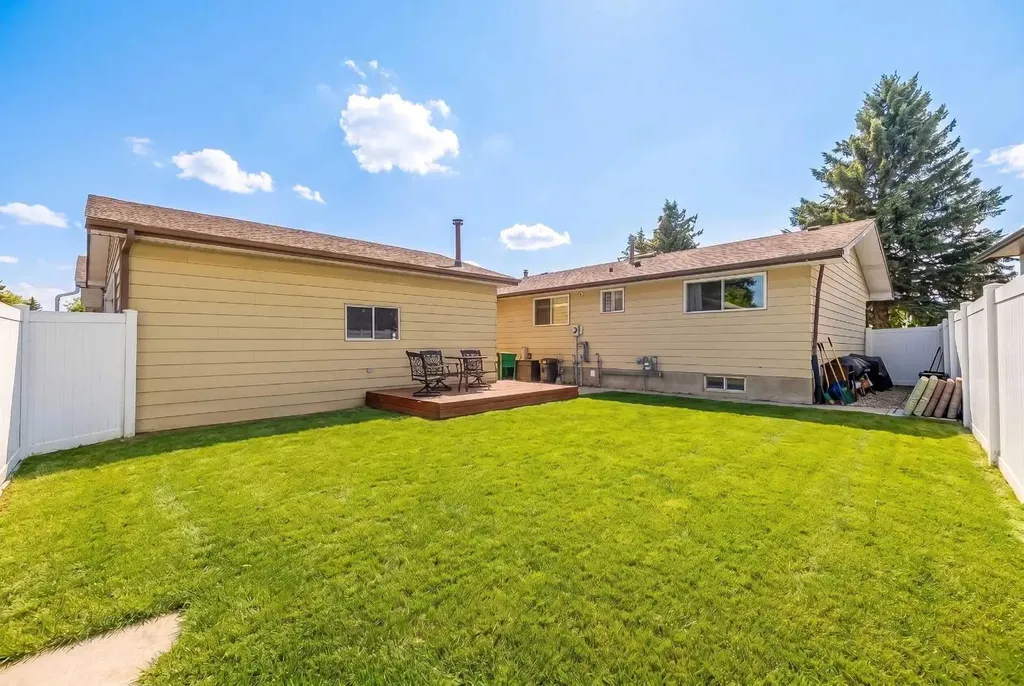 116 Dovercrest Way SE Calgary AB T2B 2L9