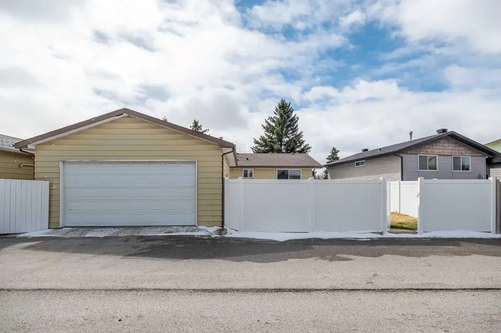 116 Dovercrest Way SE Calgary AB T2B 2L9