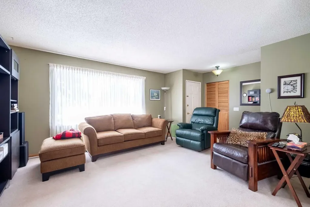 116 Dovercrest Way SE Calgary AB T2B 2L9