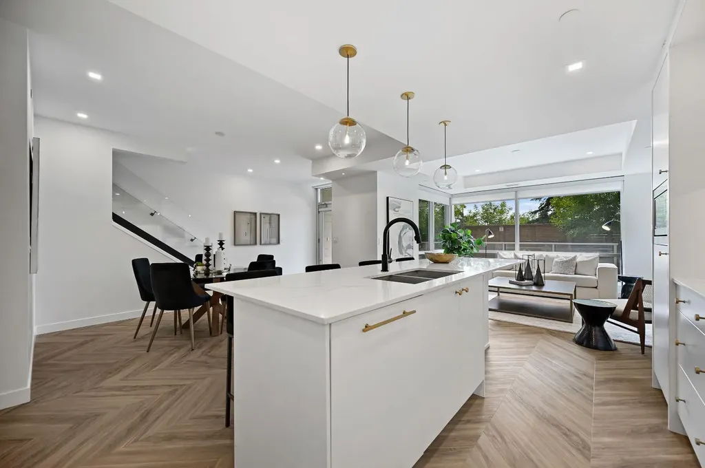 8505 Broadcast Avenue SW Calgary AB T3H 4C7