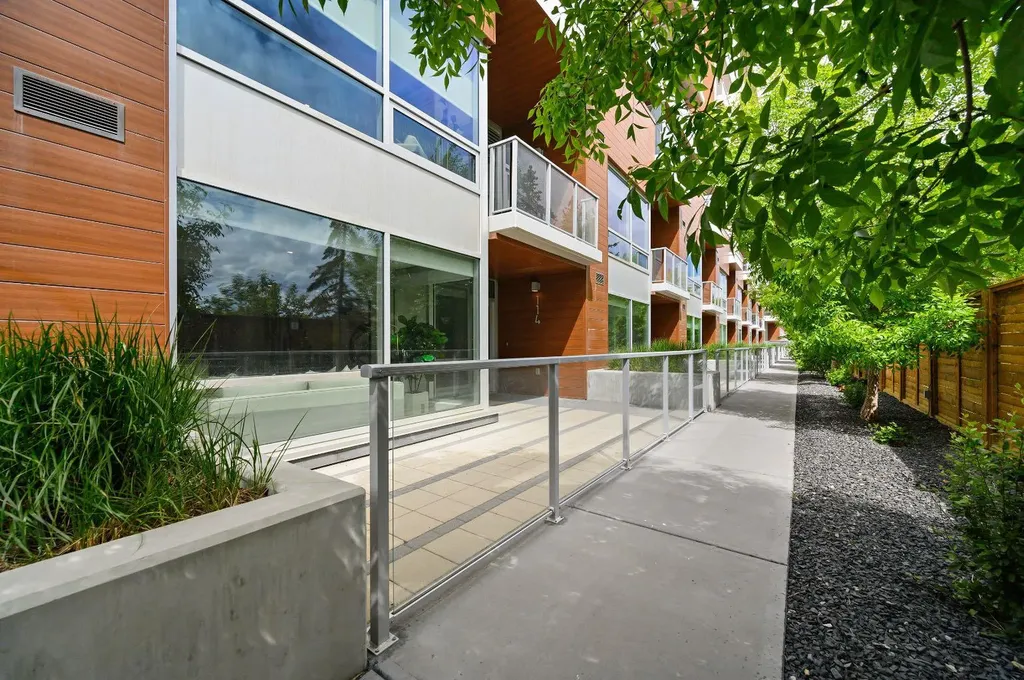 8505 Broadcast Avenue SW Calgary AB T3H 4C7