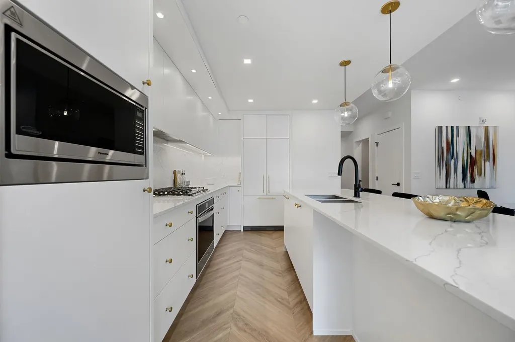 8505 Broadcast Avenue SW Calgary AB T3H 4C7