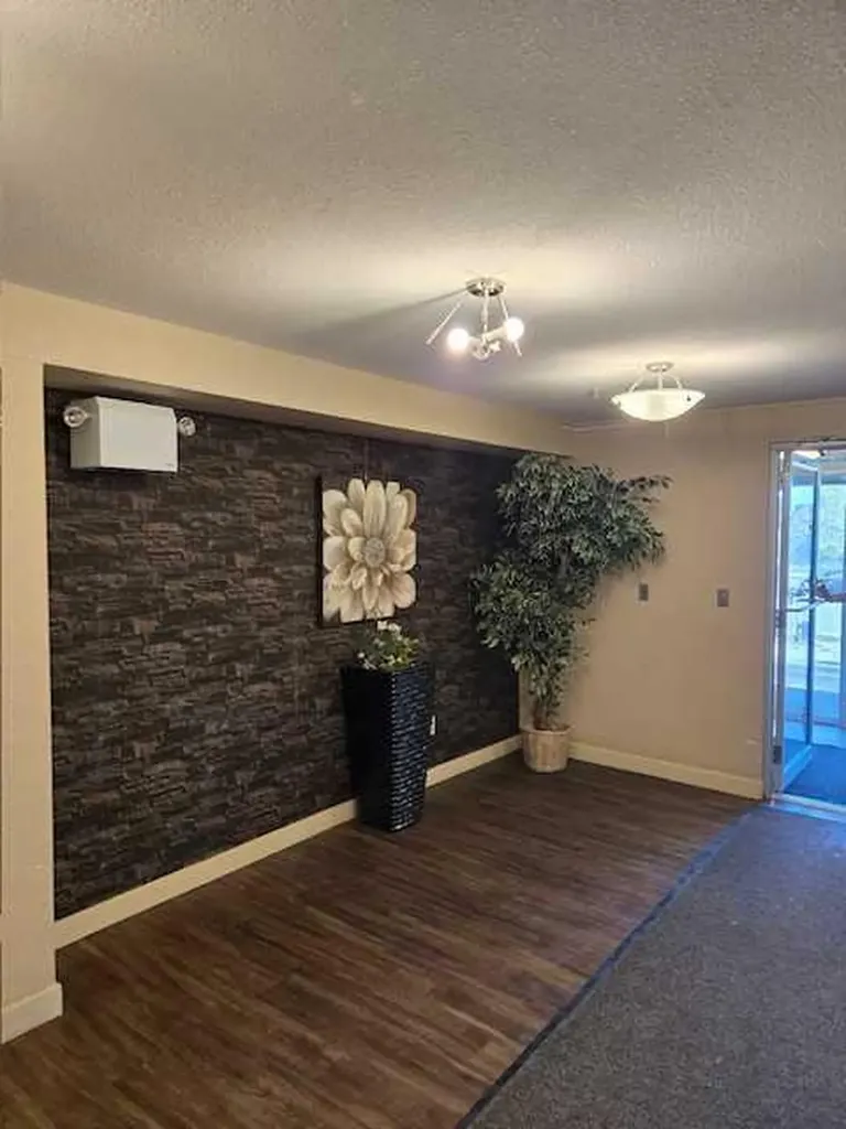 7210 80 Avenue NE Calgary AB T3J 0N7