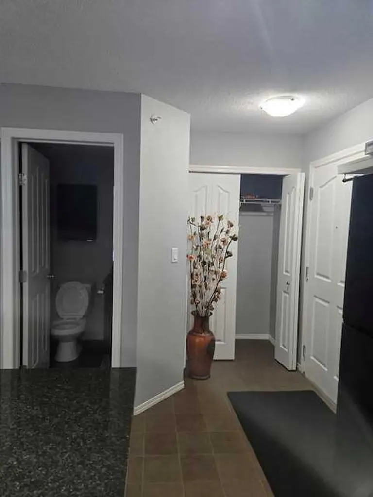 7210 80 Avenue NE Calgary AB T3J 0N7