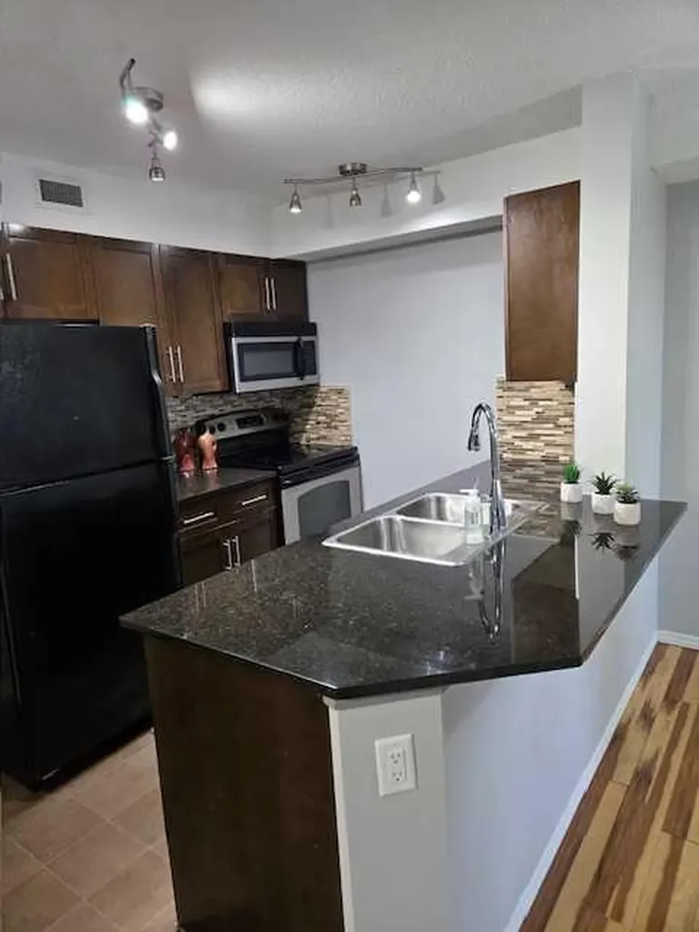 7210 80 Avenue NE Calgary AB T3J 0N7