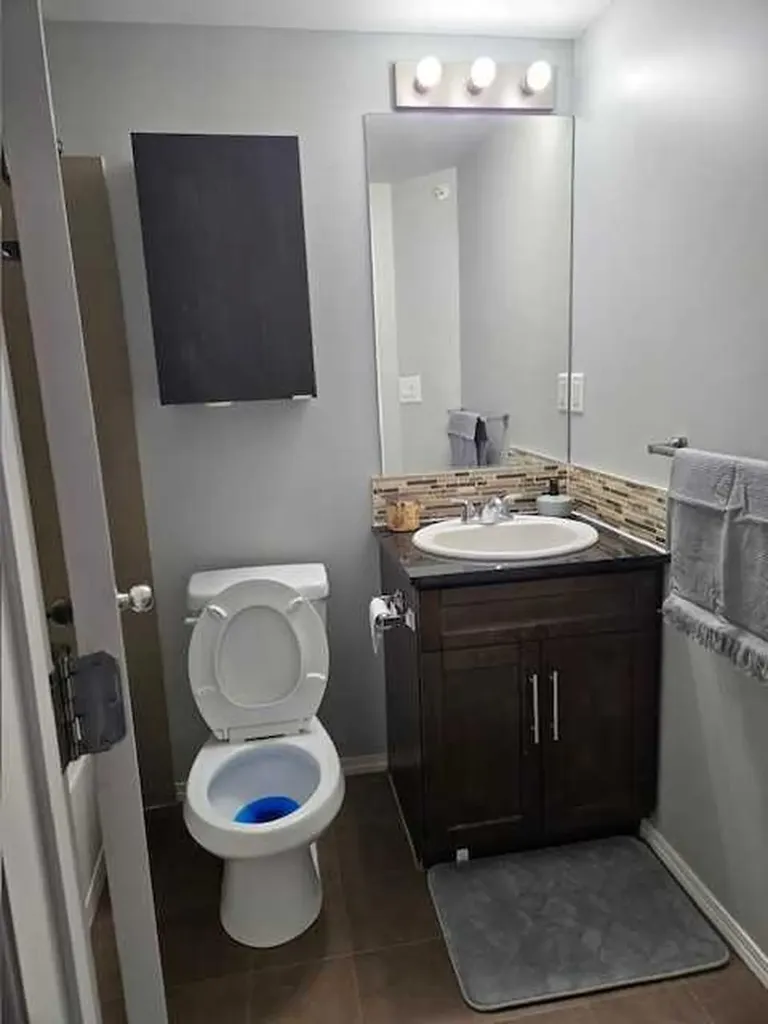 7210 80 Avenue NE Calgary AB T3J 0N7