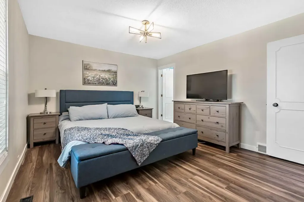 11835 Elbow Drive SW Calgary AB T2W 1H1
