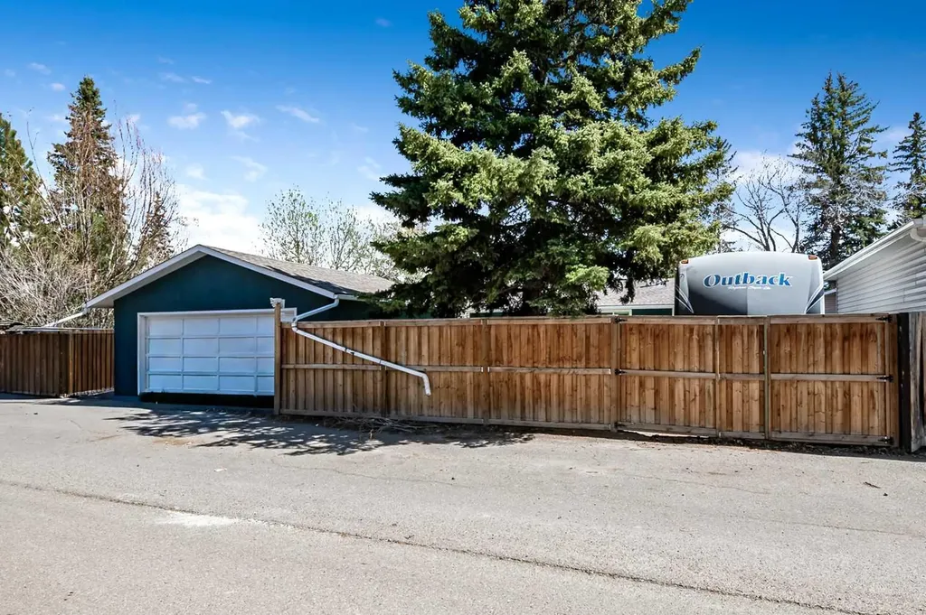 11835 Elbow Drive SW Calgary AB T2W 1H1