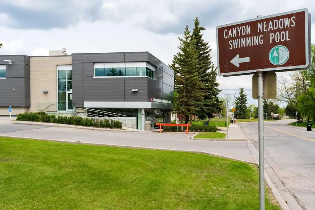11835 Elbow Drive SW Calgary AB T2W 1H1