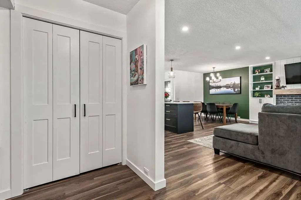 11835 Elbow Drive SW Calgary AB T2W 1H1