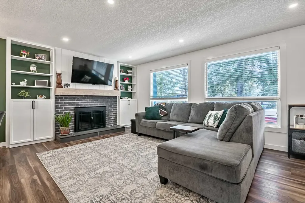 11835 Elbow Drive SW Calgary AB T2W 1H1