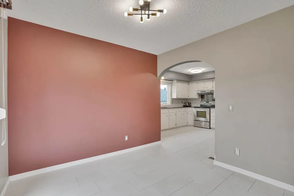 436 Huntley Way NE Calgary AB T2K 4Z8