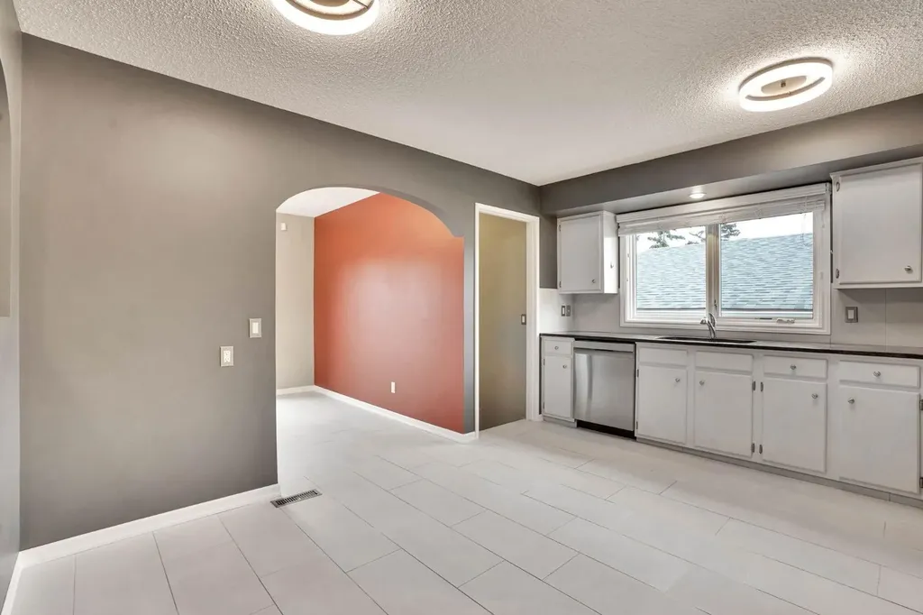 436 Huntley Way NE Calgary AB T2K 4Z8