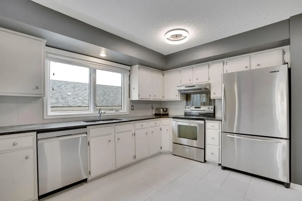 436 Huntley Way NE Calgary AB T2K 4Z8
