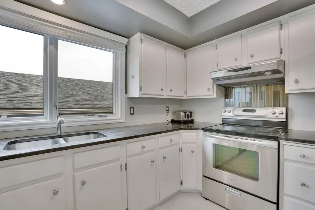 436 Huntley Way NE Calgary AB T2K 4Z8