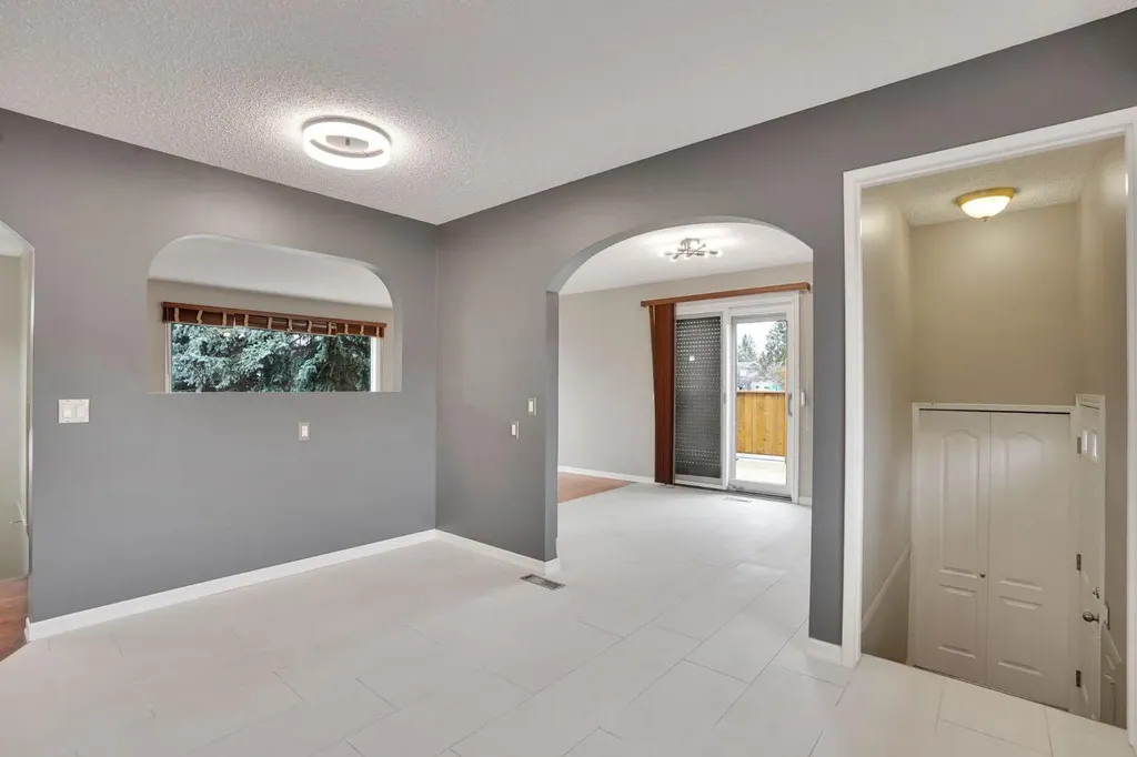 436 Huntley Way NE Calgary AB T2K 4Z8