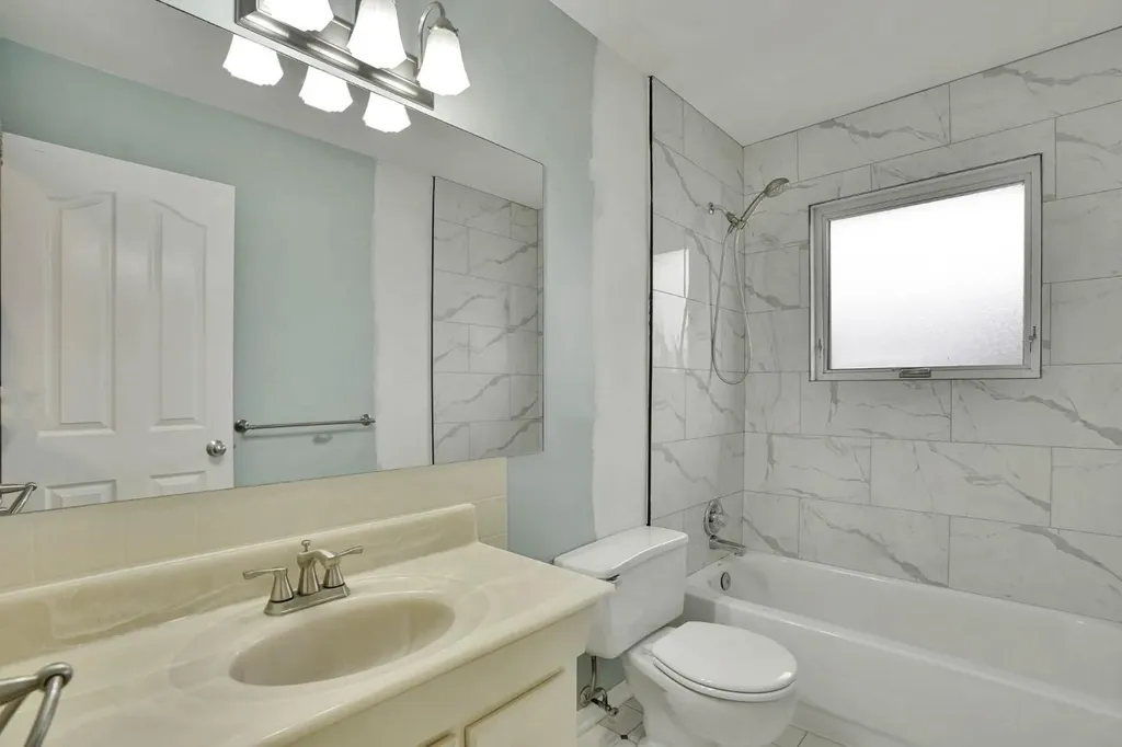 436 Huntley Way NE Calgary AB T2K 4Z8