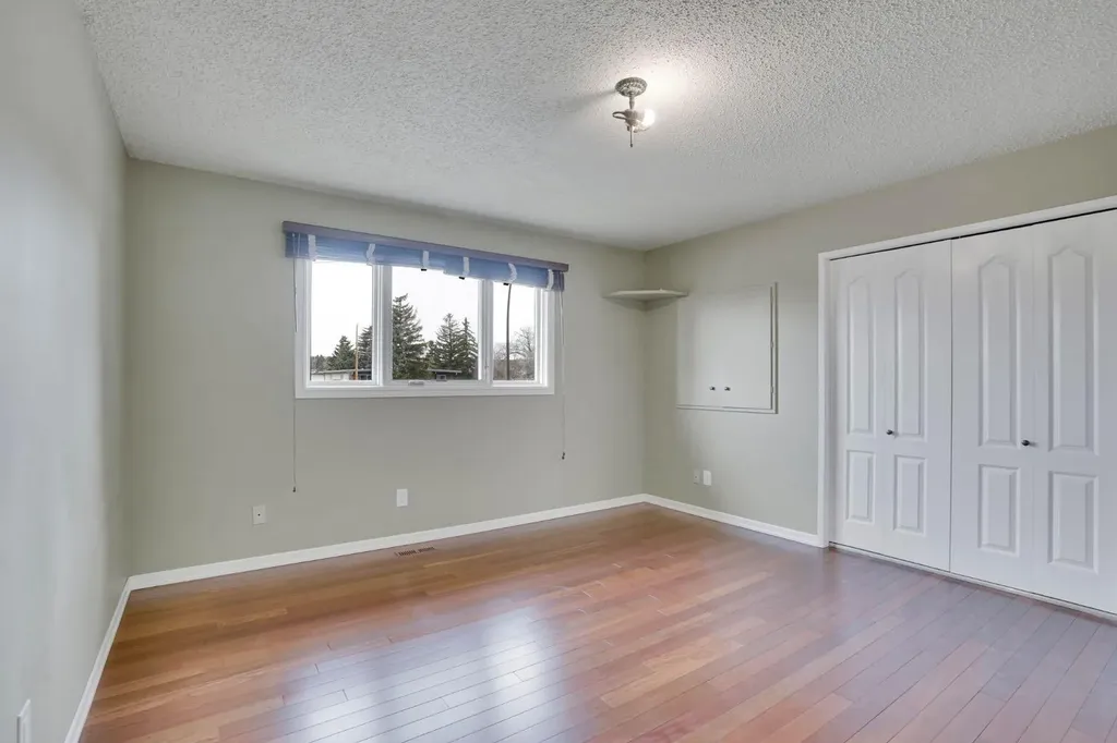 436 Huntley Way NE Calgary AB T2K 4Z8