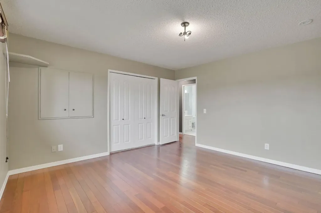 436 Huntley Way NE Calgary AB T2K 4Z8