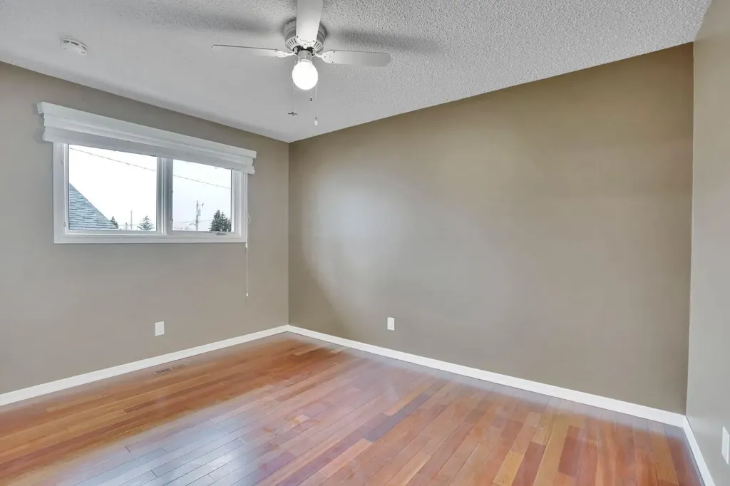 436 Huntley Way NE Calgary AB T2K 4Z8