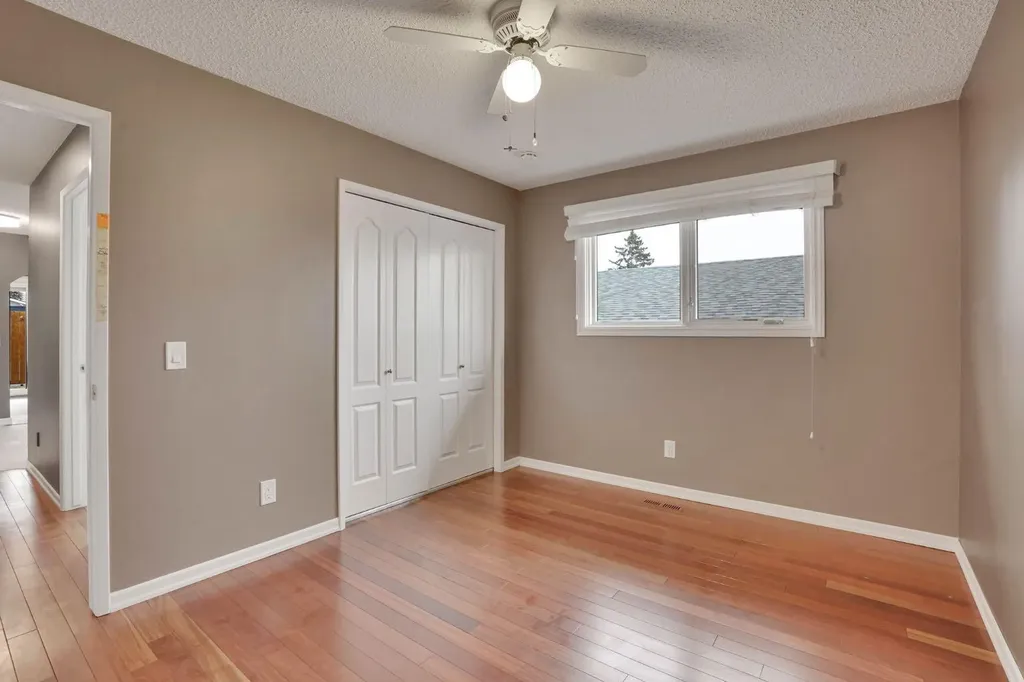 436 Huntley Way NE Calgary AB T2K 4Z8