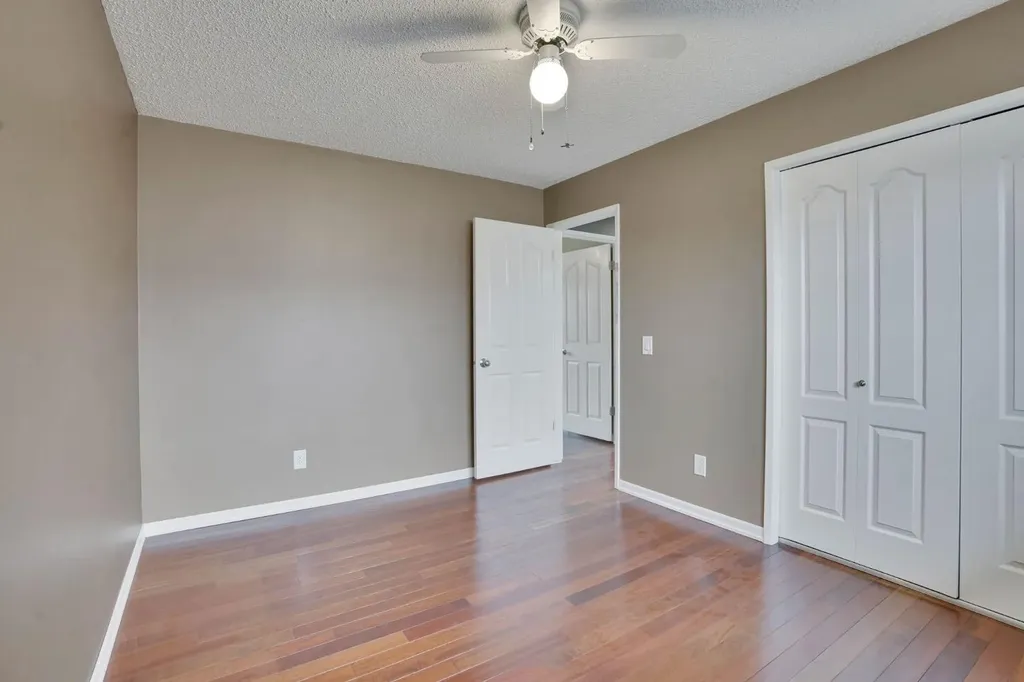436 Huntley Way NE Calgary AB T2K 4Z8
