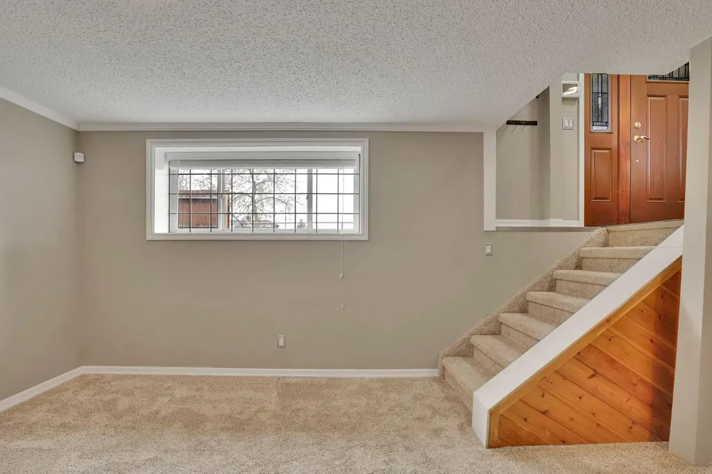 436 Huntley Way NE Calgary AB T2K 4Z8