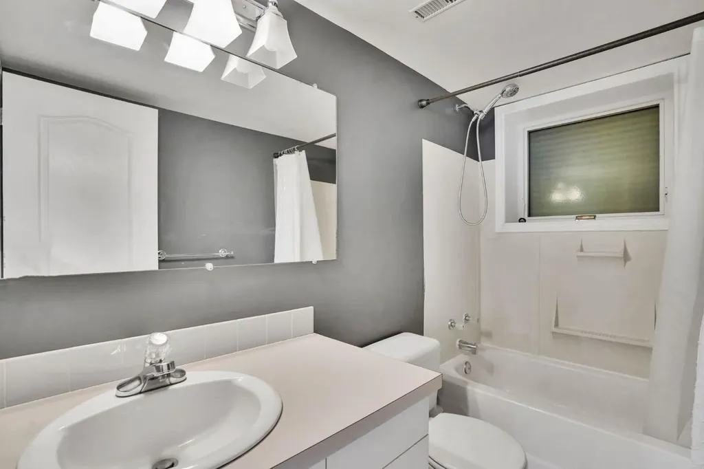 436 Huntley Way NE Calgary AB T2K 4Z8