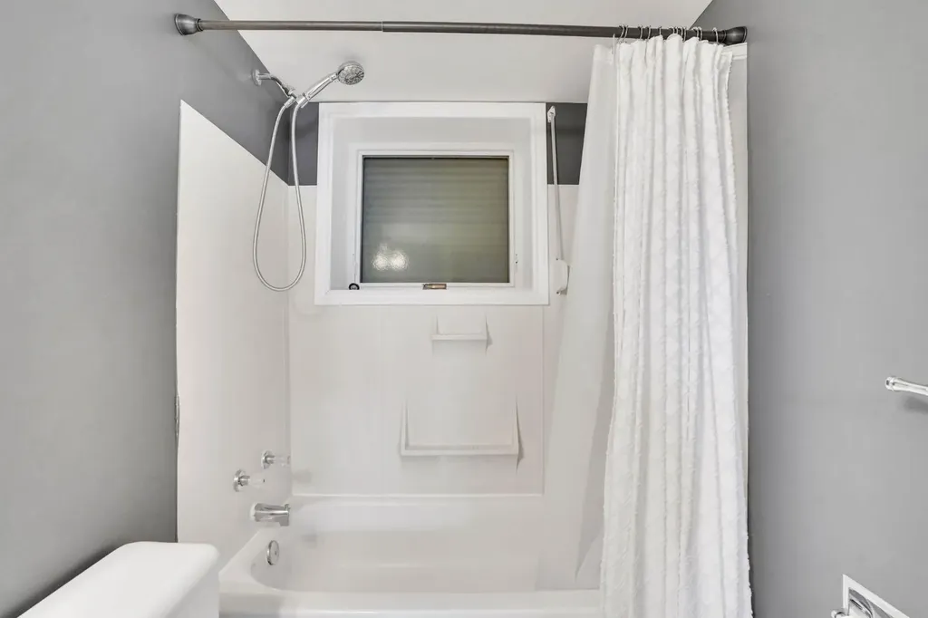 436 Huntley Way NE Calgary AB T2K 4Z8
