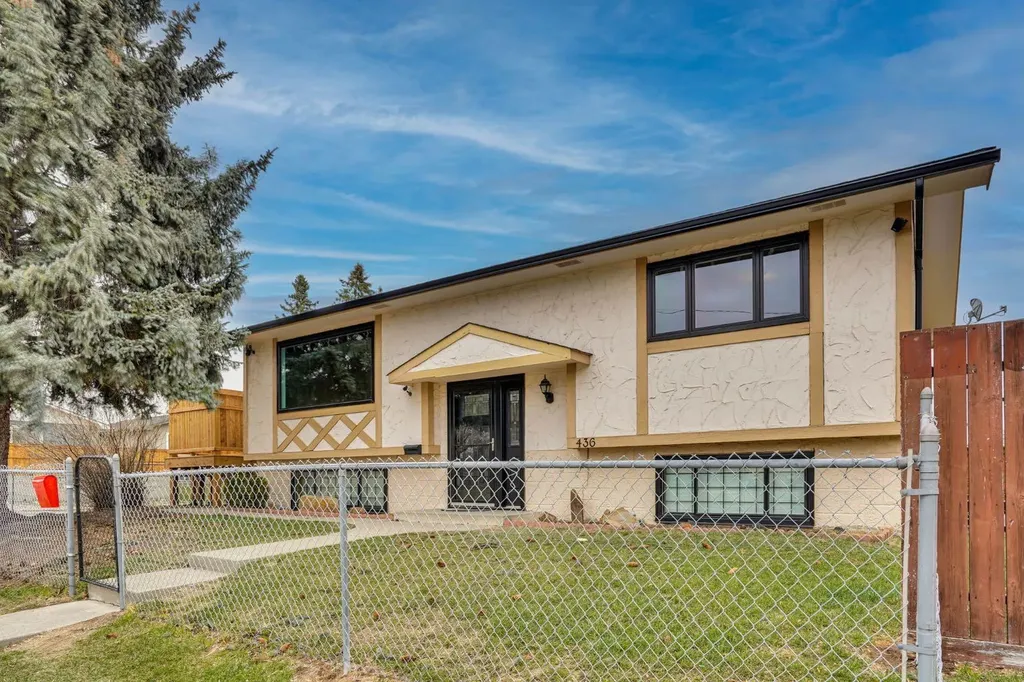 436 Huntley Way NE Calgary AB T2K 4Z8