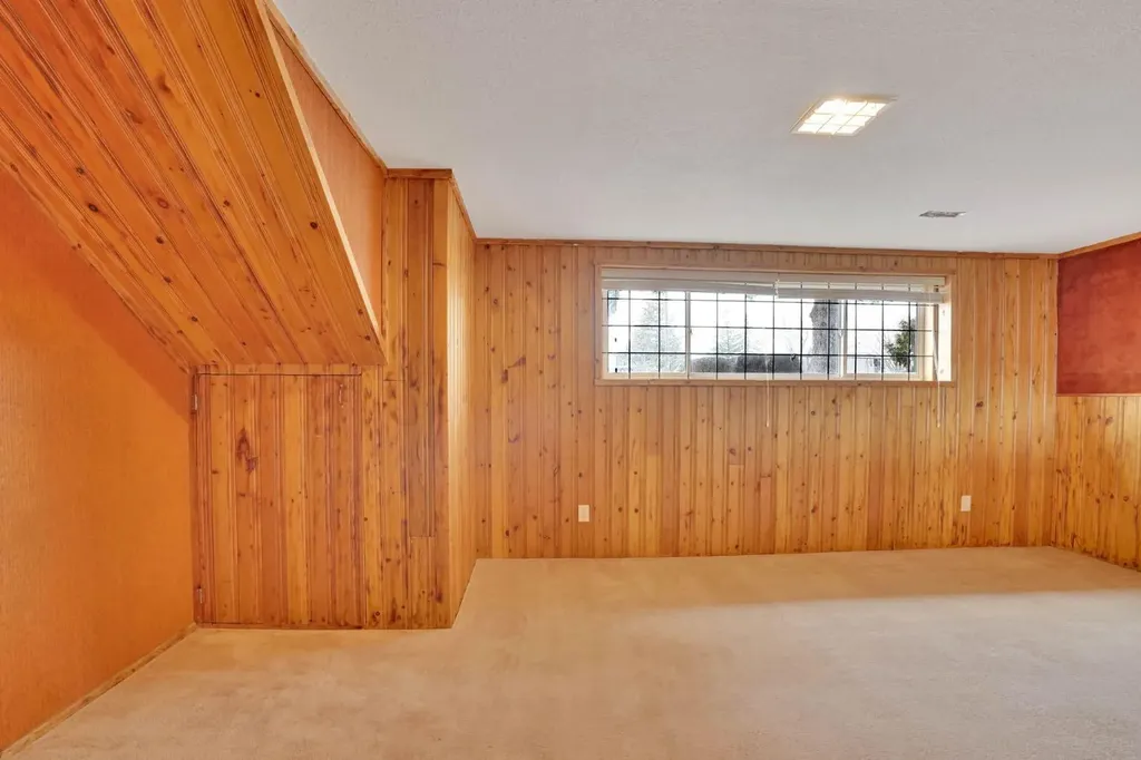 436 Huntley Way NE Calgary AB T2K 4Z8