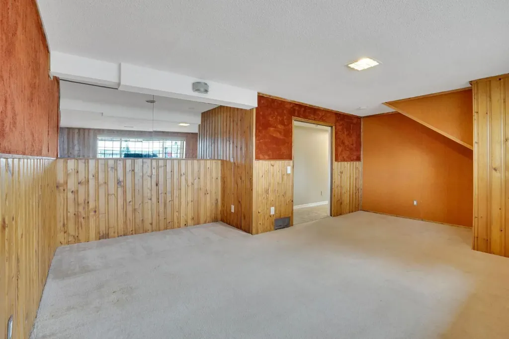 436 Huntley Way NE Calgary AB T2K 4Z8