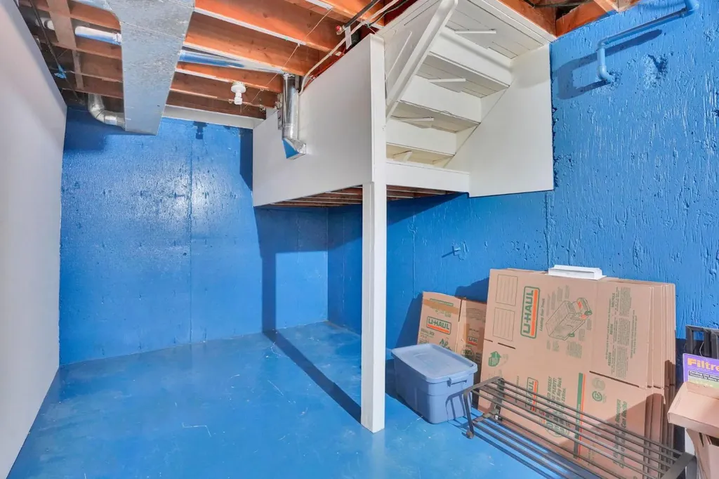 436 Huntley Way NE Calgary AB T2K 4Z8