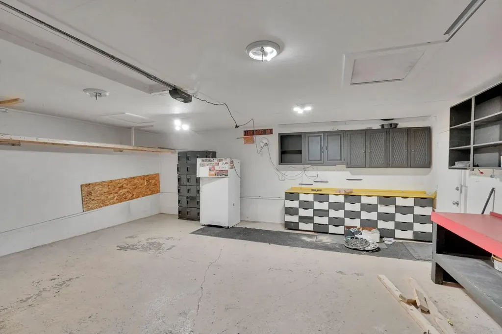 436 Huntley Way NE Calgary AB T2K 4Z8