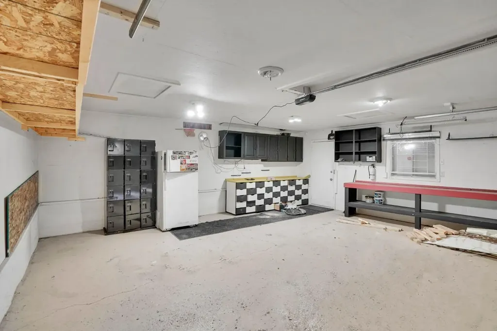 436 Huntley Way NE Calgary AB T2K 4Z8