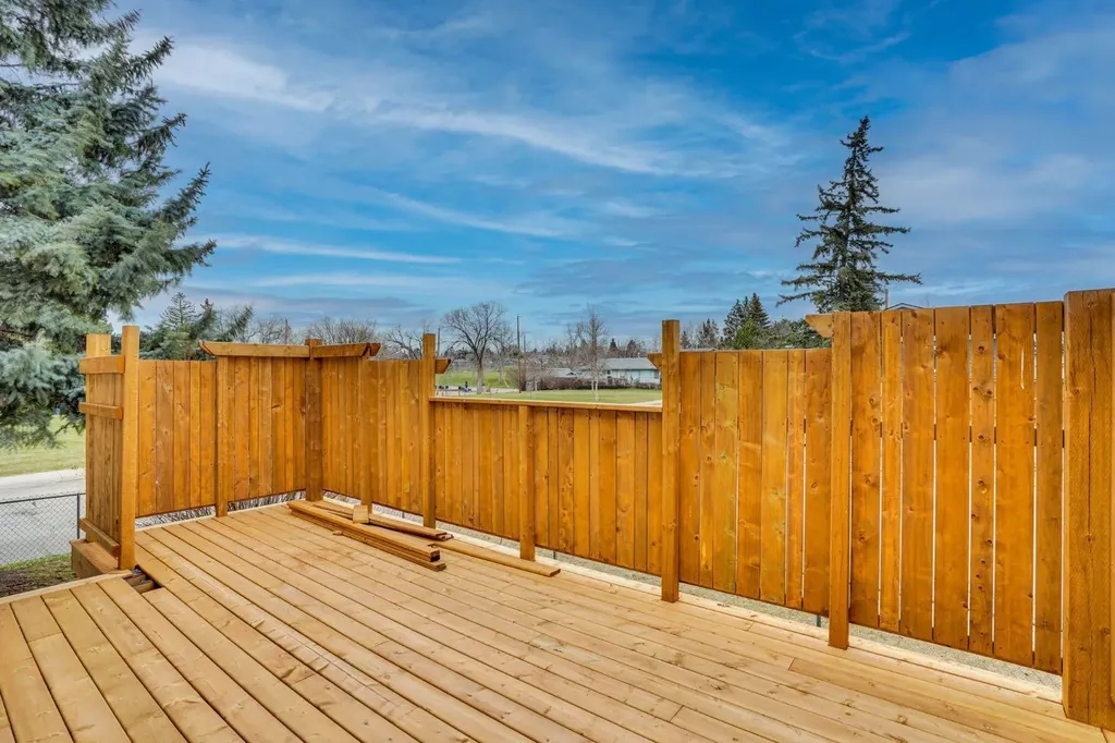 436 Huntley Way NE Calgary AB T2K 4Z8