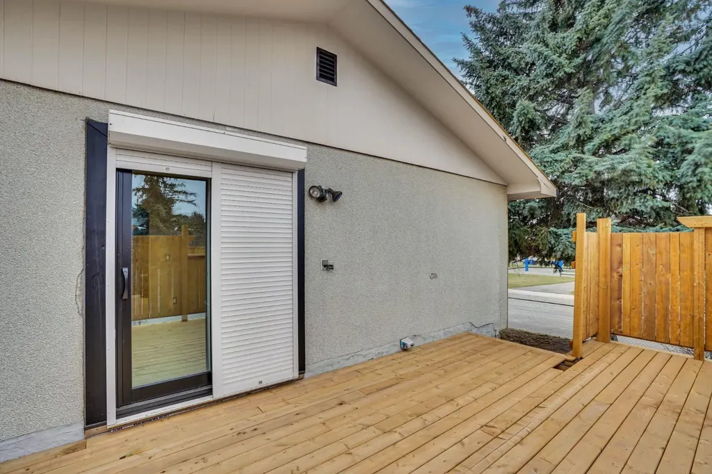 436 Huntley Way NE Calgary AB T2K 4Z8