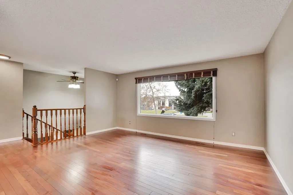 436 Huntley Way NE Calgary AB T2K 4Z8