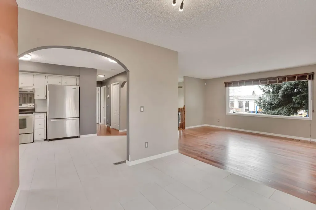 436 Huntley Way NE Calgary AB T2K 4Z8