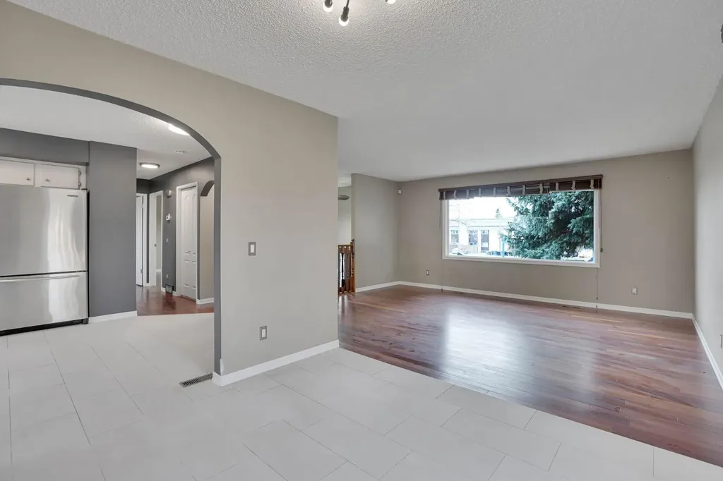 436 Huntley Way NE Calgary AB T2K 4Z8