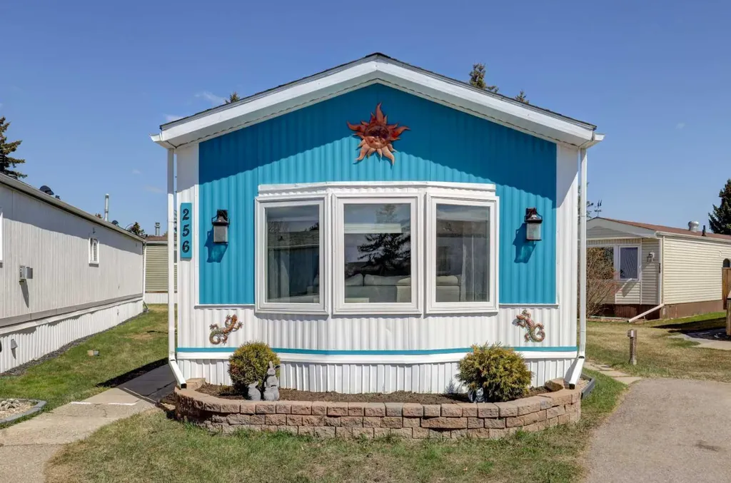 256 Burroughs Circle NE Calgary AB T1Y 6K3