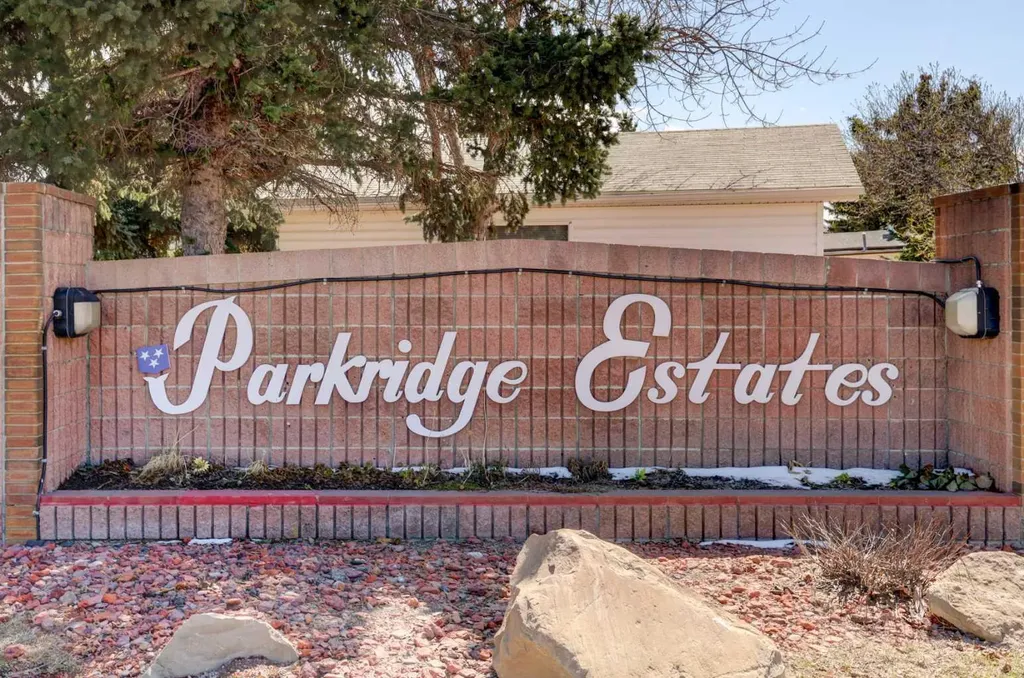 256 Burroughs Circle NE Calgary AB T1Y 6K3